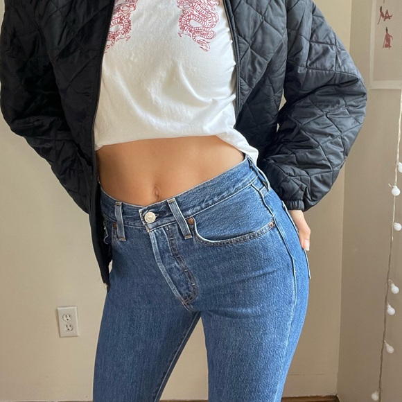 Blue 501 Levi Skinny Jean (26) - Picture 3 of 3